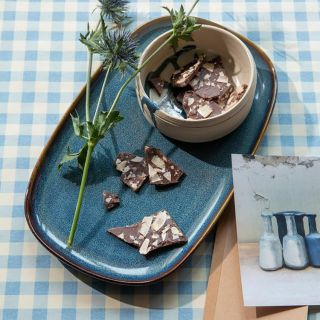 lola-oilcloth-Blauw-windows