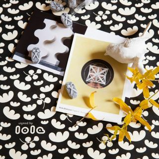 beige-blacklola-oilcloth