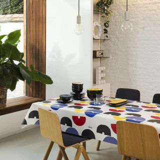 lola-oilcloth-bambora white